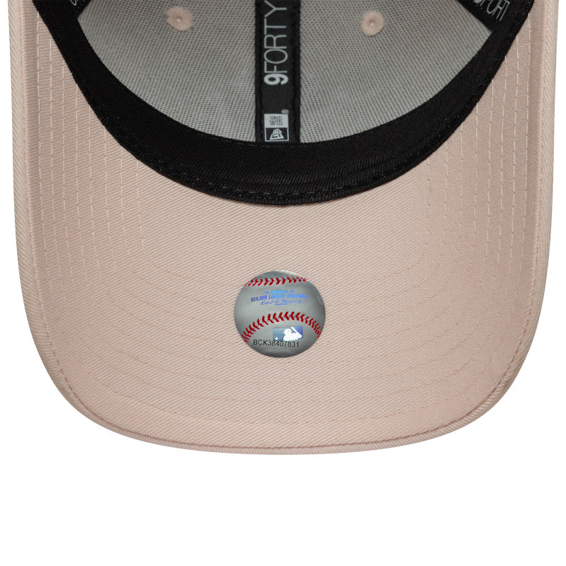 WMNS New York Yankees Pink 9FORTY New Era Cap pink Undervisor View