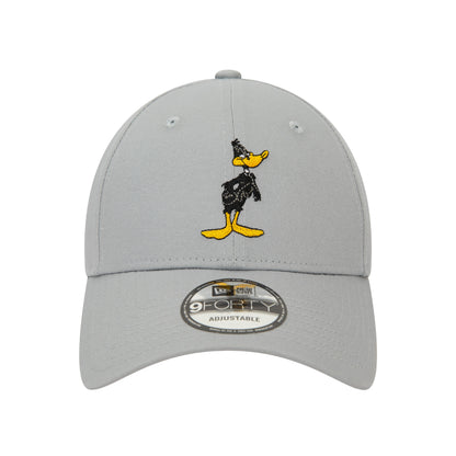 New Era 9FORTY Strap back Cap Daffy Duck gry grey Front View
