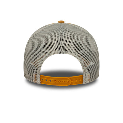 New Era Graphic Patch Trucker Cap Drag Rodeo beige
stone
wheat Back View