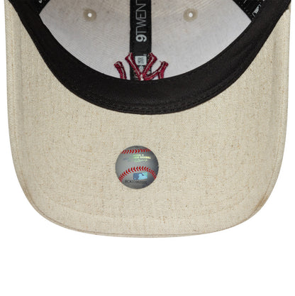 New York Yankees 9TWENTY Adjustable New Era Cap Linen beige
white Undervisor View