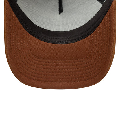 New Era Foam Patch Trucker Cap Beige Suede beige
brown Undervisor View