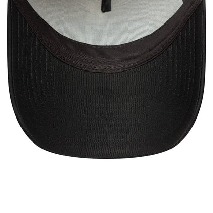 New Era Foam Patch Trucker Cap Vegas Gold Black beige
brown Undervisor View