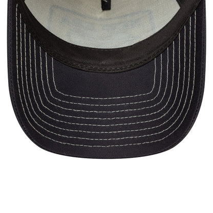 New Era Animal Patch Trucker Cap Stone Duck stone
navy Undervisor View