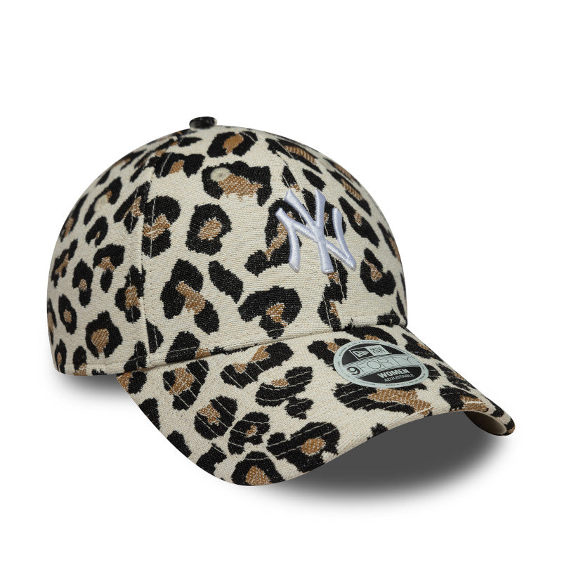 WMNS New York Yankees Leopard Print 9FORTY New Era Cap beige
black 
brown Side View
