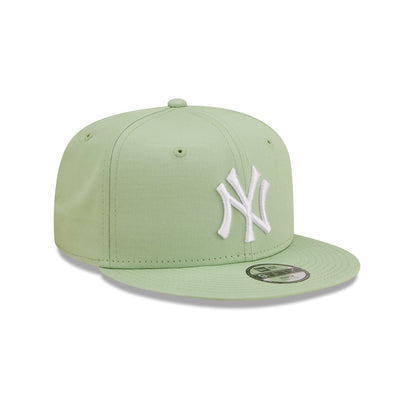 KIDS New Yankees New Era 9Fifty Snap back Cap mint green
white Back View